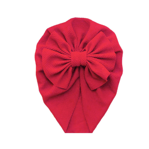 turban pour bébé rouge avec un nœud posé à plat