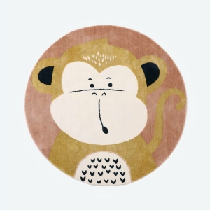 Un tapis de sol rond pour bébé jaune et rose. Il représente un singe mignon en dessin annimé.