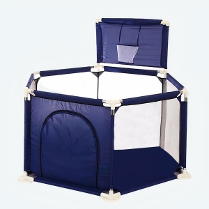 parc de jeux pour bébé bleu avec porte à zip et panier pour balle de couleur, présenté sur fond blanc