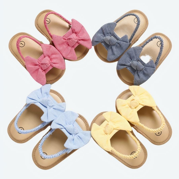 4 paires de sandales pour bébé avec un nœud, de couleurs rose, bleu et jaune