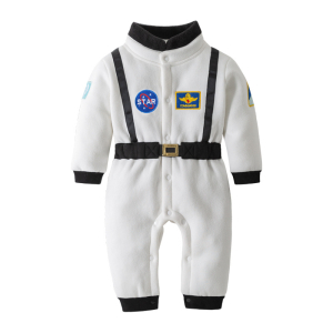 sur fond blanc un déguisement intégrale de combinaison d'astronaute pour enfant, blanche