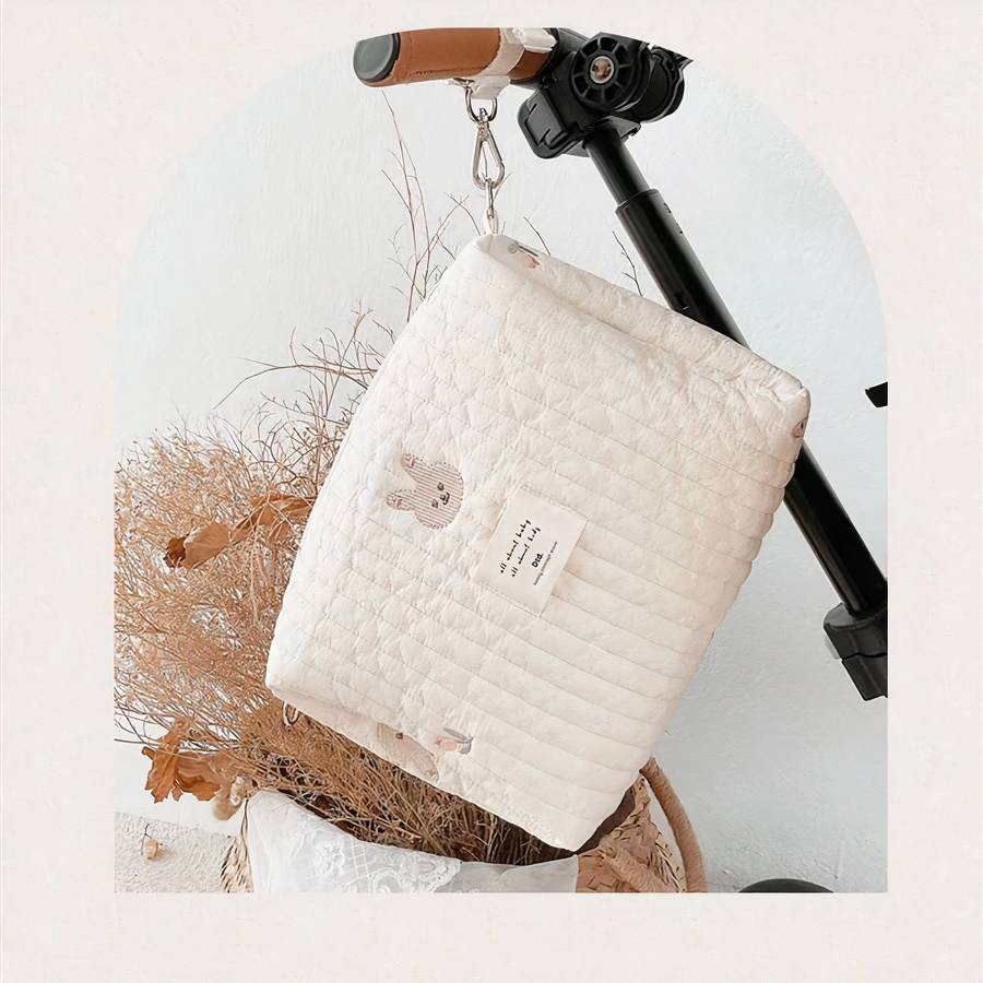 Sac à langer brodé et matelassé petit modèle pour bébé – Image 3