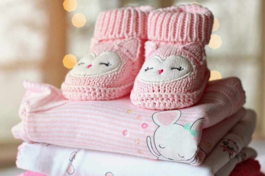 Paire de chaussons bébé tricotés